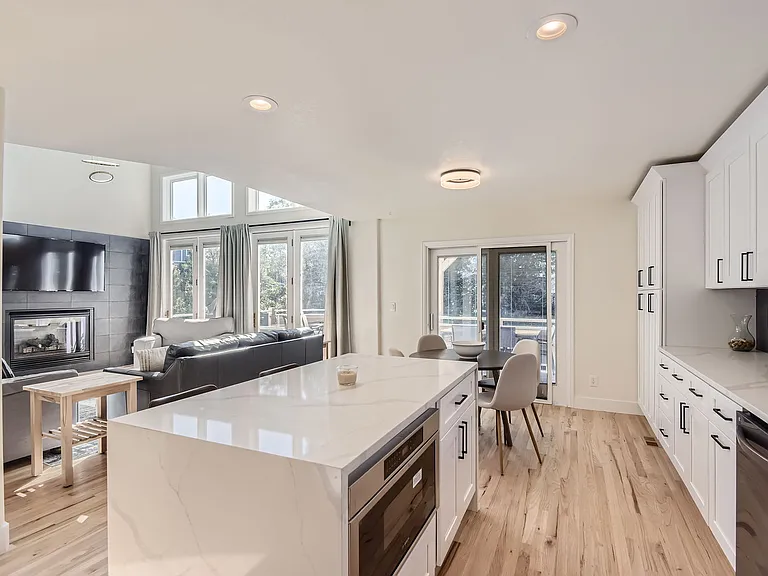 6694 Dutch Creek St — Photo 9