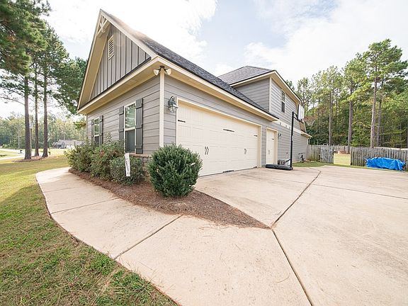 3rd image of 21 Lee Road 2207