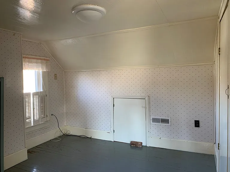 212 Alden St — Photo 8