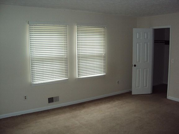 5th image of 291 Shaded Oaks Ln SE