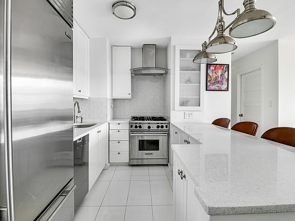 5th image of 200 E 90th St #E12