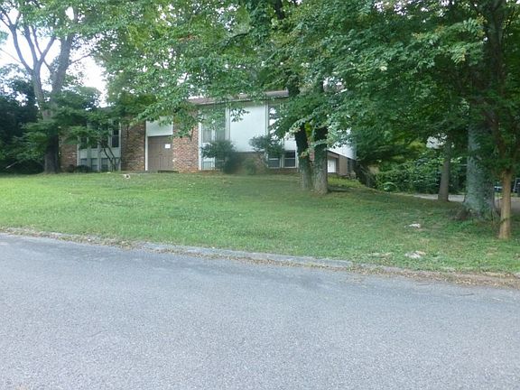 2nd image of 704 W Meadecrest Dr