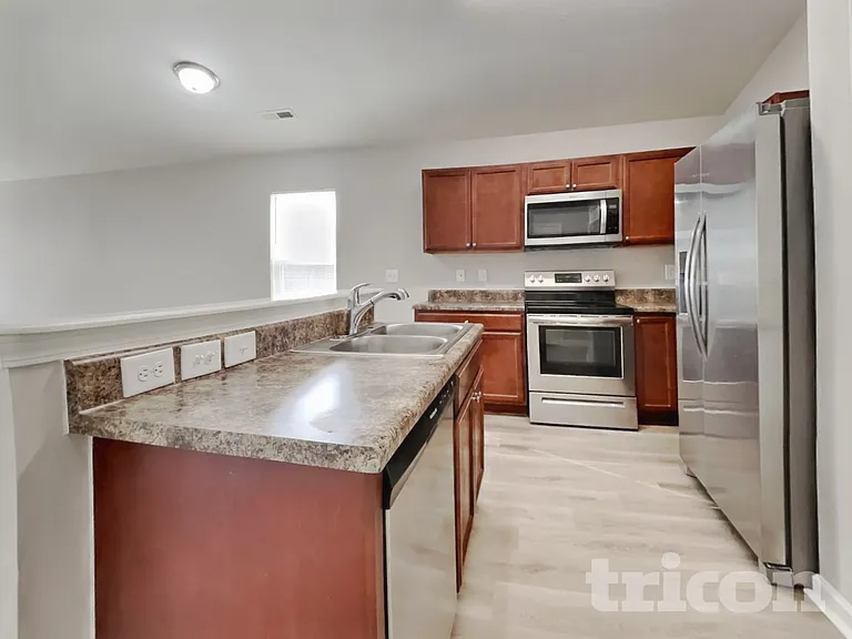 299 Emilies Crossing Way — Photo 4