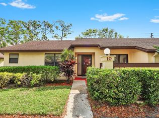 10 Bay Cedar Ct, Royal Palm Beach, FL 33411