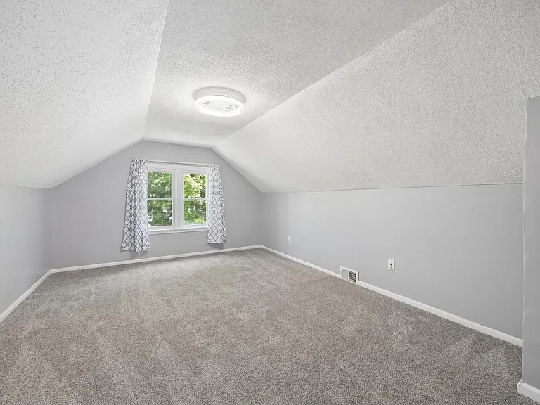 5546 Emerson Ave N — Photo 7