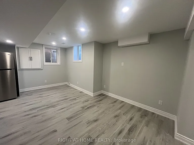 22 Amboise Cres #BASEMENT — Photo 10