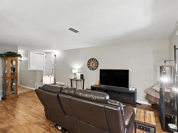 5th image of 4150 E 60th St APT 1004