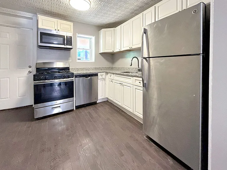 1163 Cleveland St — Photo 4