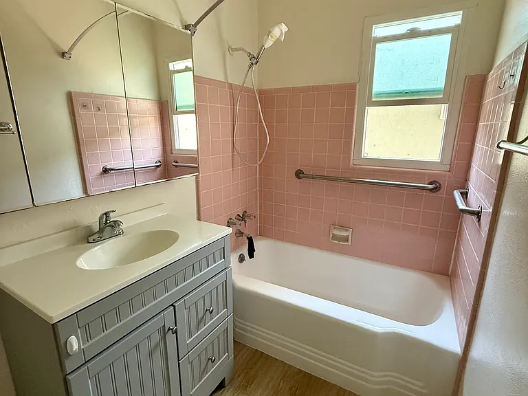 1670 Amberwood Dr #B — Photo 14