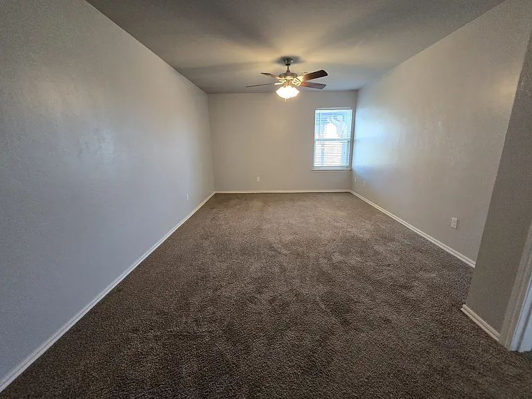 2701 Red Pine Cir — Photo 9