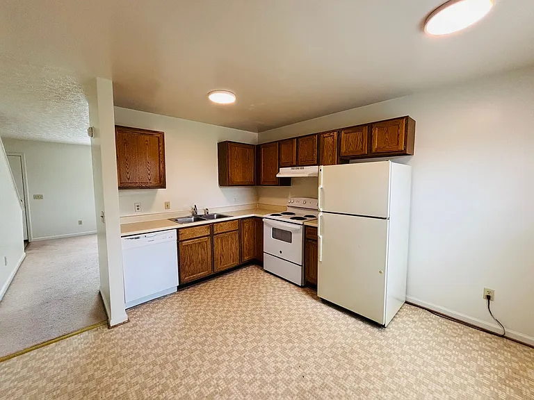 2 Bedroom, 1 Bath Apartment — Photo 17
