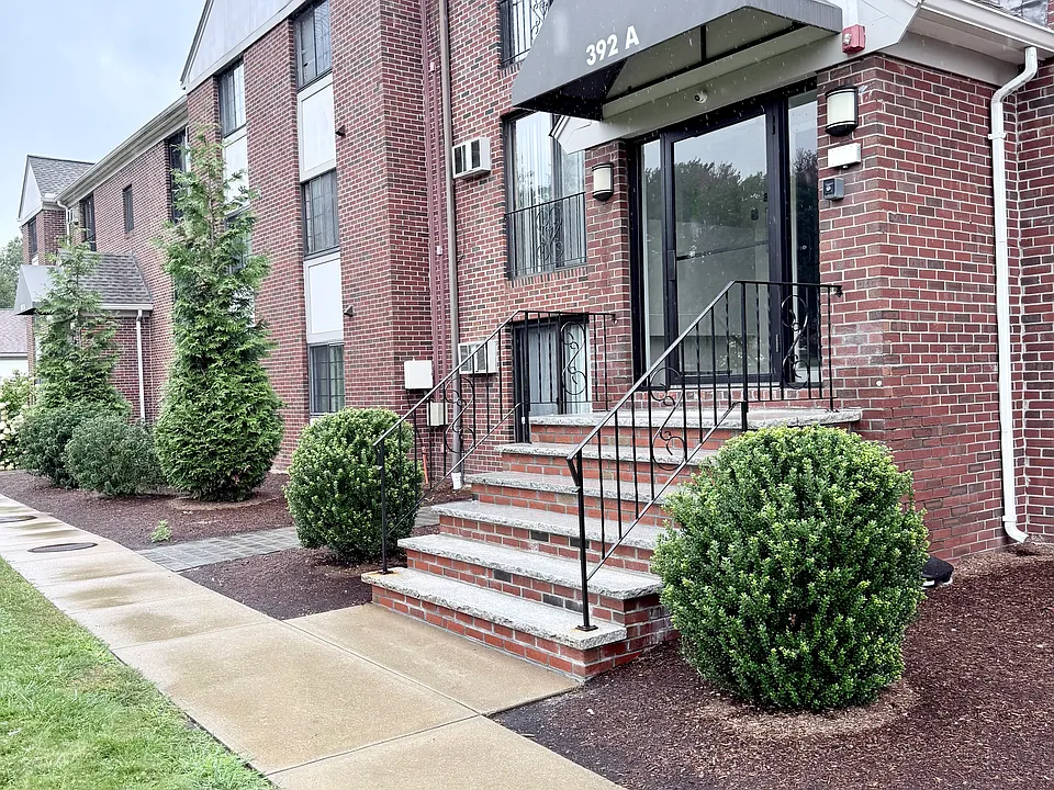 392 Great Rd #A