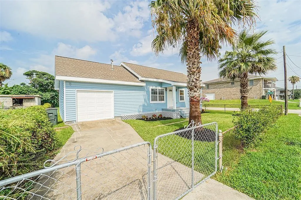 3 bed, 2.0 bath, 1352 sqft, $2,175 — Photo 2