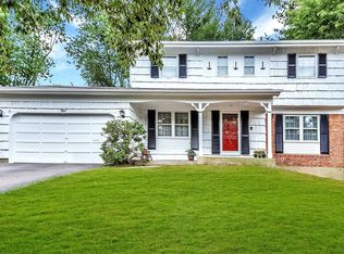 10 Peerless Dr, Oyster Bay, NY 11771