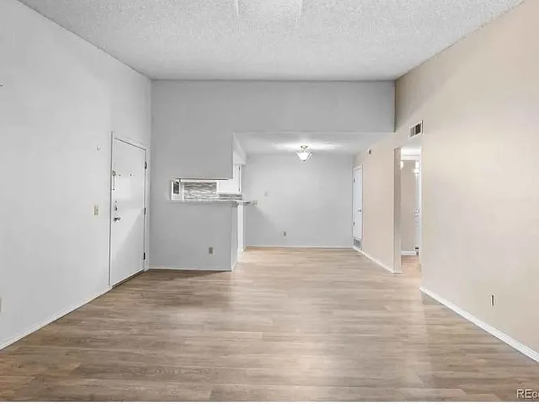 910 S Walden St #206 — Photo 14