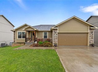 1302 NW High View Dr, Grain Valley, MO 64029