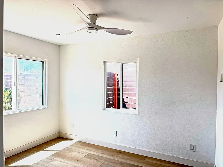 577 Florence St — Photo 14