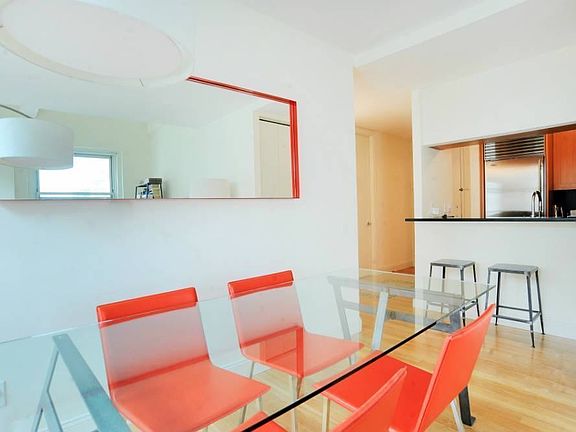 3rd image of 89 Greenwich St