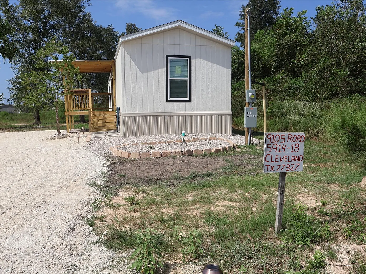 3 bed, 2.0 bath, 1056 sqft, $1,650 — Photo 2