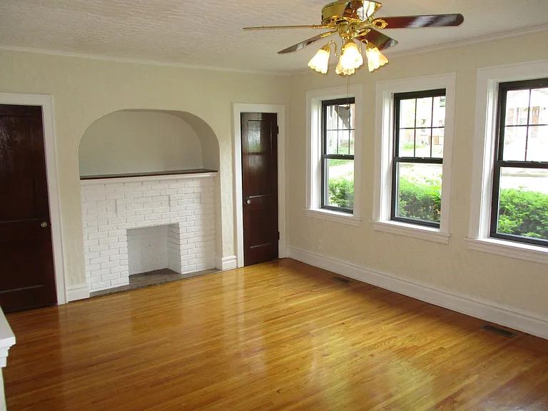 1081 Terrace Dr — Photo 3