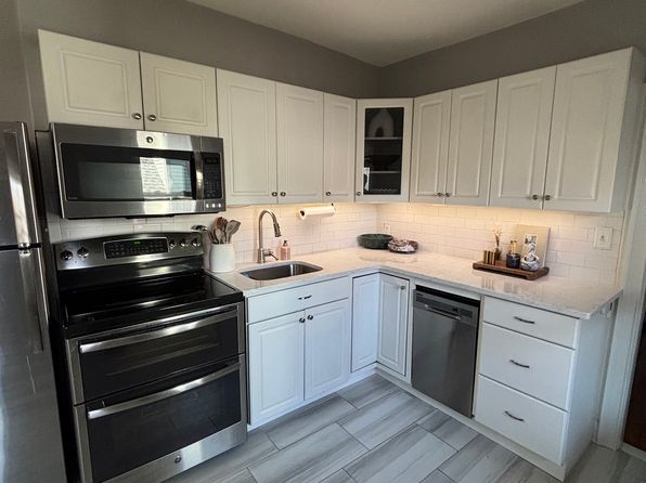 77 School St #2