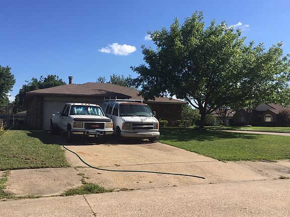2nd image of 1421 Windsor Ct