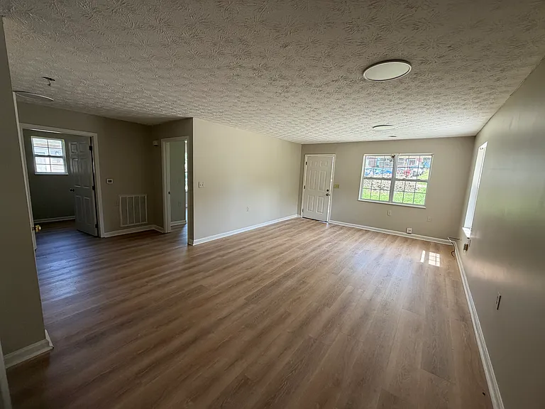 3909 Selma Ave — Photo 3