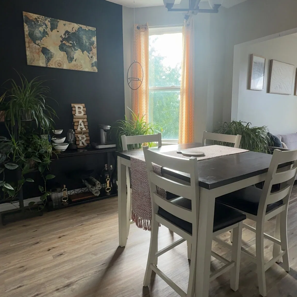 3 bed, 1200 sqft, $1,600 — Photo 2