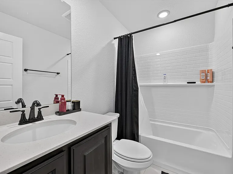 1637 Elle Ln — Photo 21