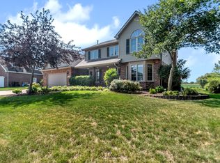 2335 Palmer Ranch Dr, New Lenox, IL 60451
