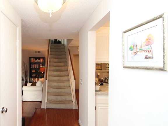 3rd image of 18411 Hatteras St Unit 123