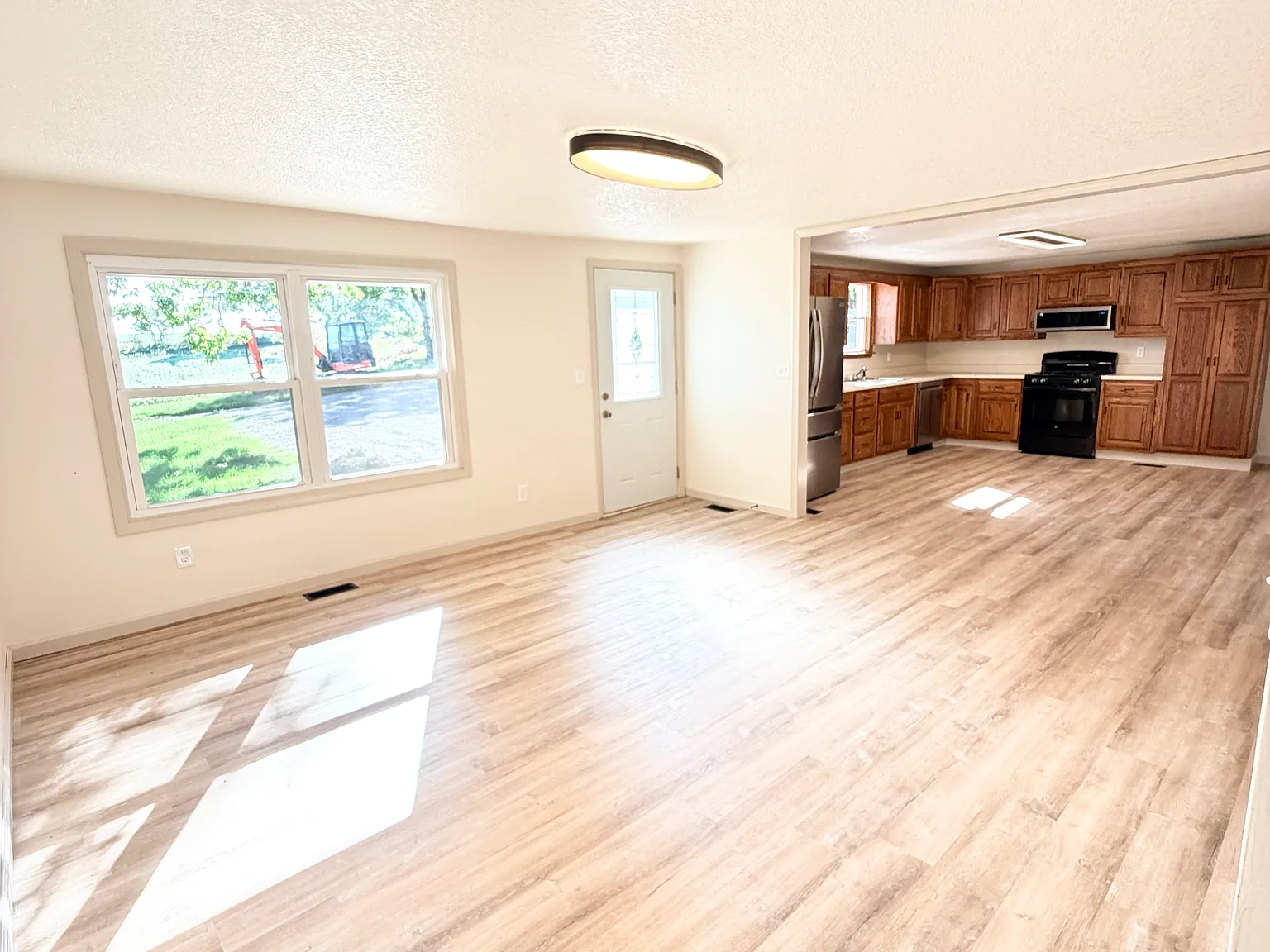 4 bed, 1650 sqft, $2,100 — Photo 2