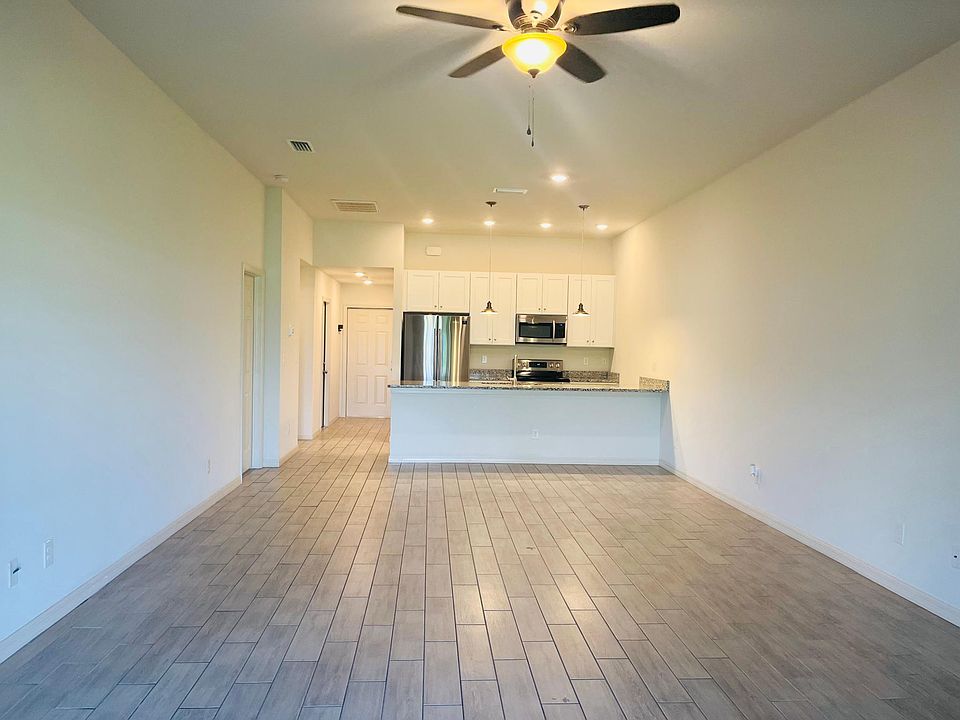 open floor plan view from living room in to kitchen