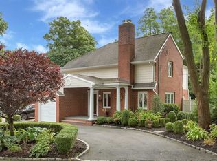 52 Glen Cove Dr, Glen Head, NY 11545