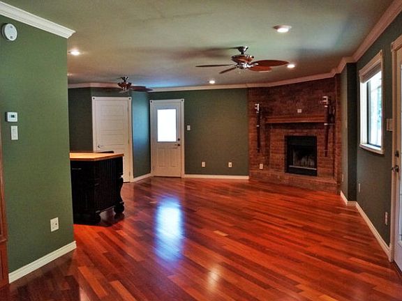 3rd image of 171 Lakeshore Dr