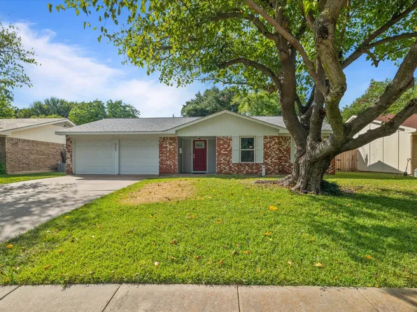 566 W Ferndale Ln, Grand Prairie, TX 75052