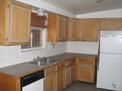 2nd image of 527 E Lee St