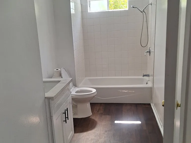 1018 W 93rd St #1 — Photo 7