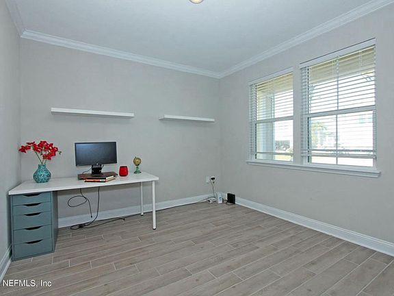4th image of 242 Silverleaf Village Dr