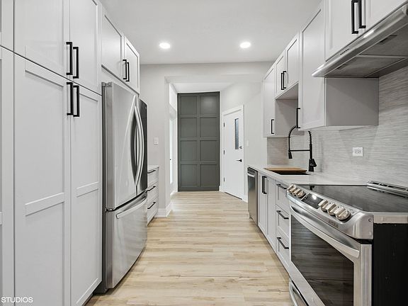 5th image of 4610 N Kilbourn Ave #1