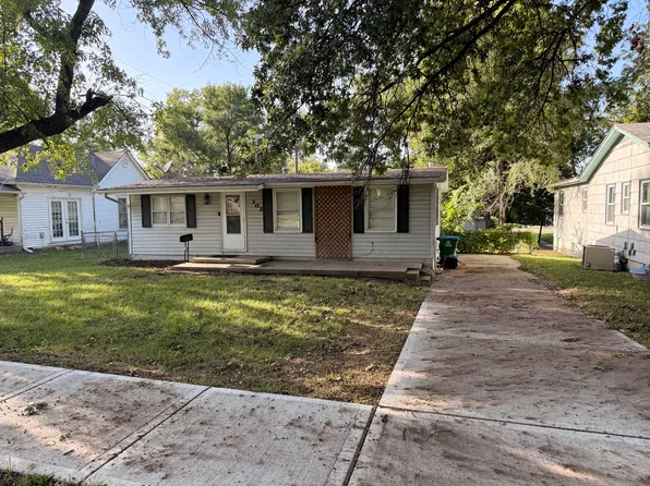 302 SE Cooper St, Lees Summit, MO 64063