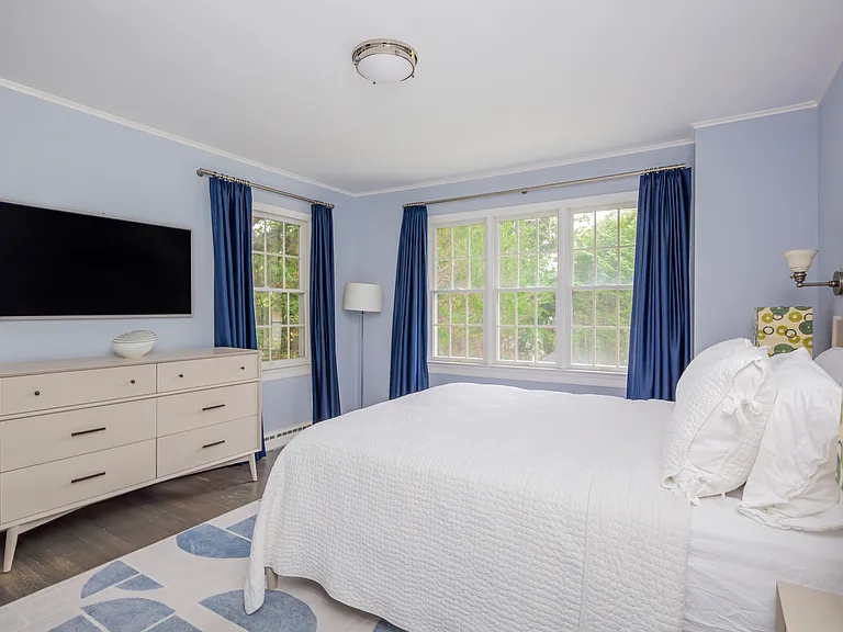 11 Beach Ave — Photo 10