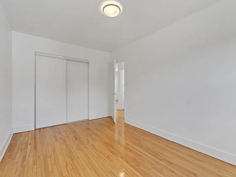 389 Yonge St #401-3 — Photo 10