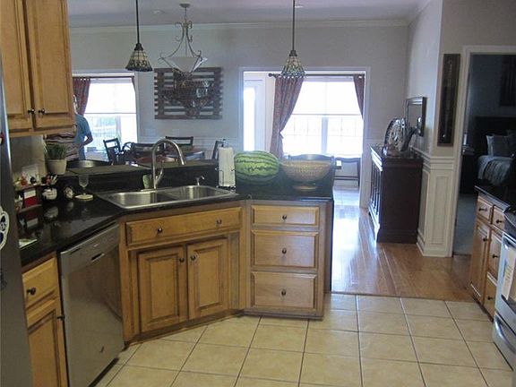 5th image of 102 Wentworth Dr