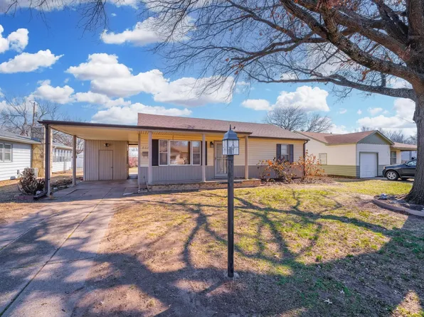 806 N 8th St, Arkansas City, KS 67005