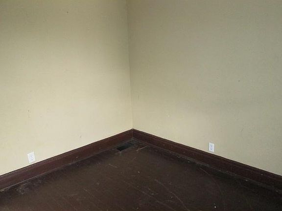 3rd image of 2035 E Maryland St