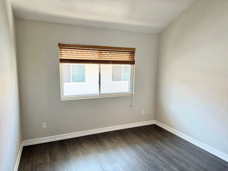 408 N Broadway #C — Photo 18
