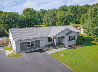 215 Walnut Trce, Sparta, TN 38583