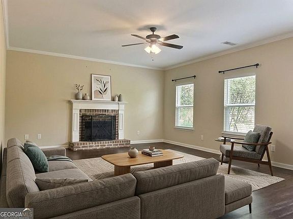 5th image of 271 Fieldcrest Dr
