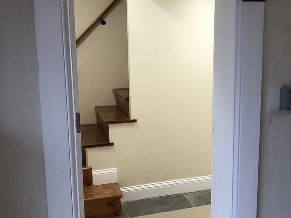 4th image of 81 Fairfield Ave